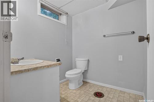 2054 Braun Bay, Regina, SK - Indoor Photo Showing Bathroom
