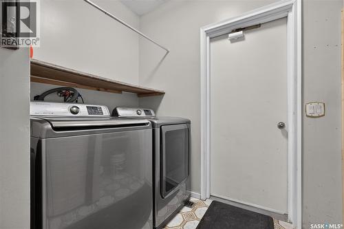 2054 Braun Bay, Regina, SK - Indoor Photo Showing Laundry Room