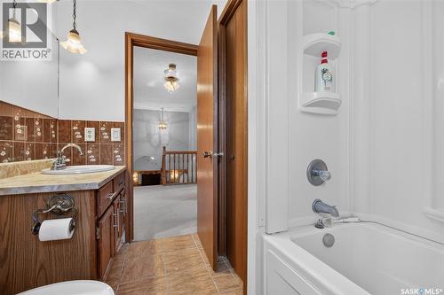 2054 Braun Bay, Regina, SK - Indoor Photo Showing Bathroom