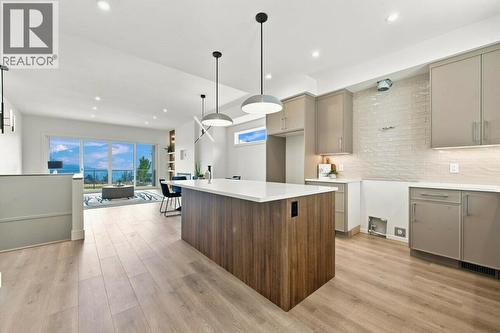 2071 Cortina Drive, Kelowna, BC - Indoor Photo Showing Kitchen With Upgraded Kitchen