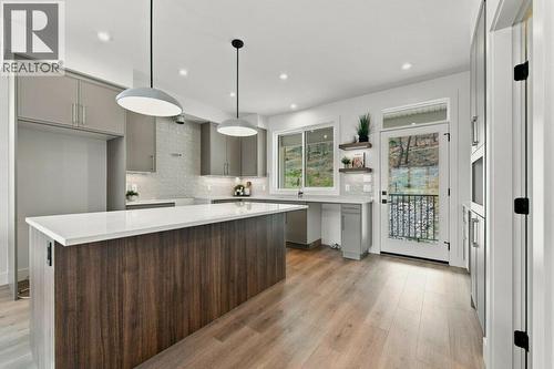 2071 Cortina Drive, Kelowna, BC - Indoor Photo Showing Kitchen With Upgraded Kitchen