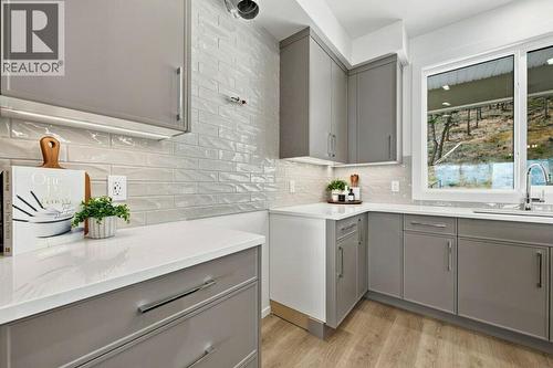 2071 Cortina Drive, Kelowna, BC - Indoor Photo Showing Kitchen