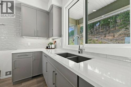 2071 Cortina Drive, Kelowna, BC - Indoor Photo Showing Kitchen With Double Sink With Upgraded Kitchen