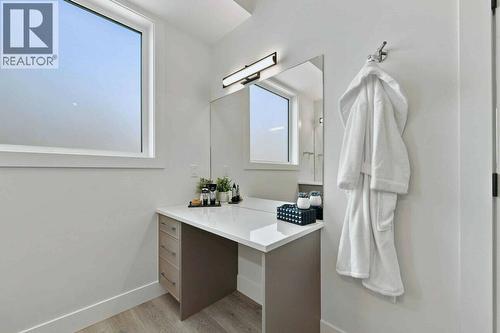 2071 Cortina Drive, Kelowna, BC - Indoor Photo Showing Bathroom