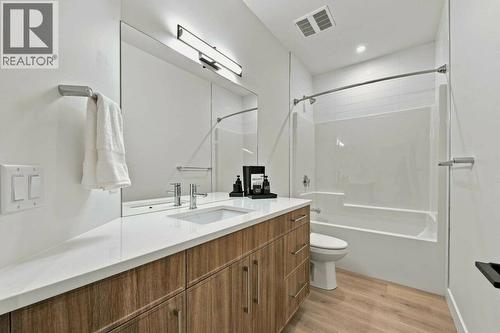 2071 Cortina Drive, Kelowna, BC - Indoor Photo Showing Bathroom