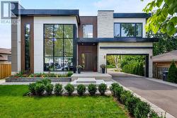 564 STONECLIFFE ROAD Oakville, ON L6L 4N9