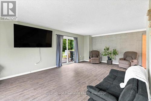1080 Smith Street, Quinte West (Murray Ward), ON - Indoor Photo Showing Living Room