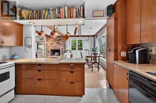 209 Fairway Hill Crescent, Kingston (Central City West), ON - Indoor Photo Showing Kitchen