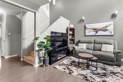 3 Jadyn Lane, Brandon, MB - Indoor Photo Showing Living Room