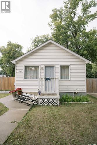 1421 H AVENUE N  Saskatoon, SK S7L 2E5