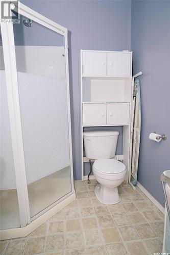 1421 H Avenue N, Saskatoon, SK - Indoor Photo Showing Bathroom