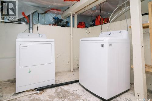 1421 H Avenue N, Saskatoon, SK - Indoor Photo Showing Laundry Room