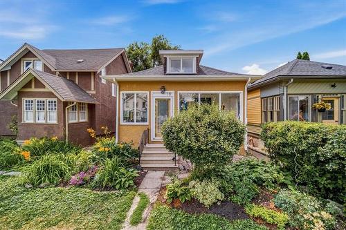 18 Noble AVE  Winnipeg, MB R2L 0J4
