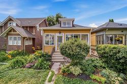 18 Noble AVE  Winnipeg, MB R2L 0J4