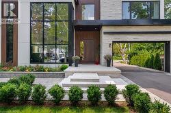 564 STONECLIFFE Road Oakville, ON L6L 4N9