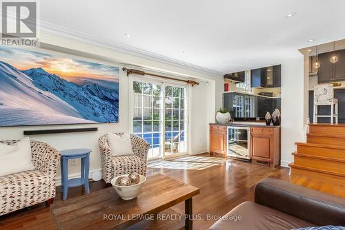 2985 Dancer Court, Mississauga, ON - Indoor Photo Showing Living Room
