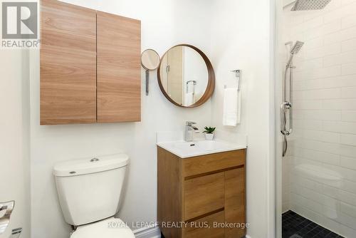 2985 Dancer Court, Mississauga, ON - Indoor Photo Showing Bathroom