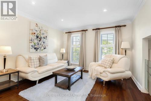 2985 Dancer Court, Mississauga, ON - Indoor Photo Showing Living Room