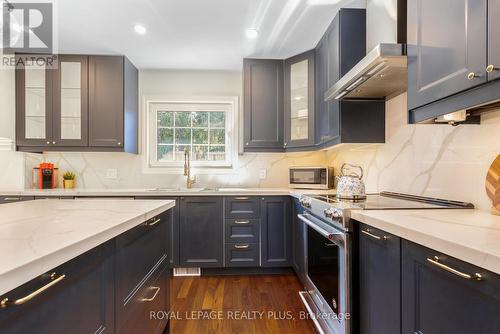 2985 Dancer Court, Mississauga, ON - Indoor Photo Showing Kitchen With Upgraded Kitchen