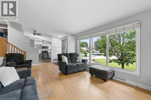 14 Cambridge Avenue, Kitchener, ON - Indoor Photo Showing Living Room