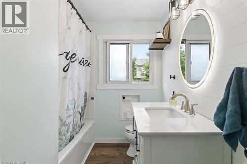 14 Cambridge Avenue, Kitchener, ON - Indoor Photo Showing Bathroom