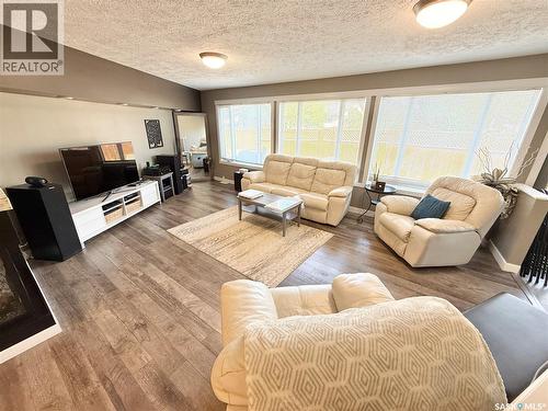 3 Mclelland Bay, Weyburn, SK - Indoor Photo Showing Living Room