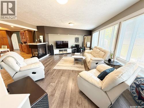 3 Mclelland Bay, Weyburn, SK - Indoor Photo Showing Living Room