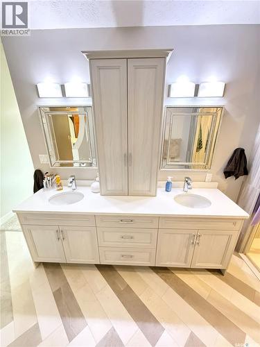 3 Mclelland Bay, Weyburn, SK - Indoor Photo Showing Bathroom