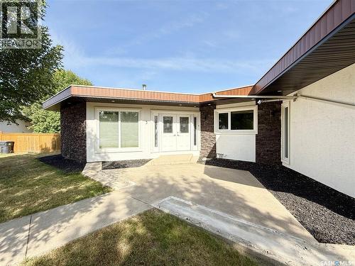 3 Mclelland Bay, Weyburn, SK - Outdoor
