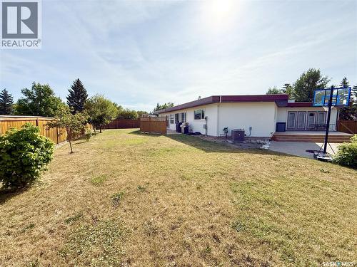 3 Mclelland Bay, Weyburn, SK - Outdoor