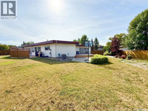 3 Mclelland Bay, Weyburn, SK - Outdoor