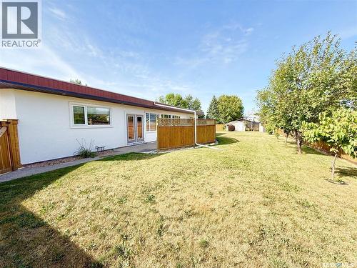 3 Mclelland Bay, Weyburn, SK - Outdoor