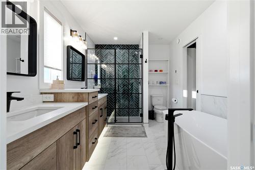 302 Chelsom Manor, Saskatoon, SK - Indoor Photo Showing Bathroom