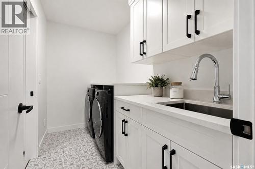 302 Chelsom Manor, Saskatoon, SK - Indoor Photo Showing Laundry Room