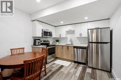 302 Chelsom Manor, Saskatoon, SK - Indoor Photo Showing Kitchen