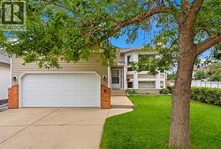 5 Sandpiper Gate NW Calgary, AB T3K 3T8