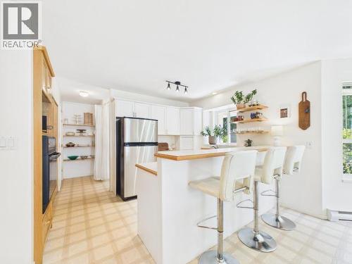 9350 Malaspina Rd, Powell River, BC - Indoor Photo Showing Kitchen