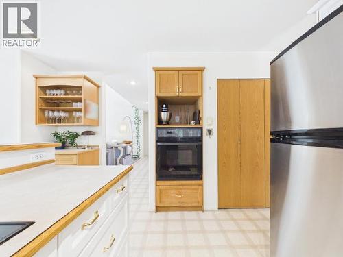 9350 Malaspina Rd, Powell River, BC - Indoor Photo Showing Kitchen