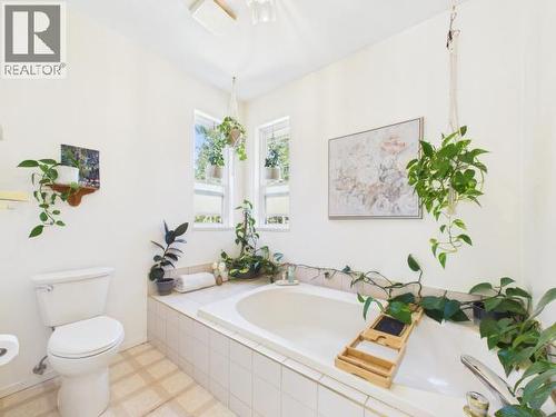 9350 Malaspina Rd, Powell River, BC - Indoor Photo Showing Bathroom