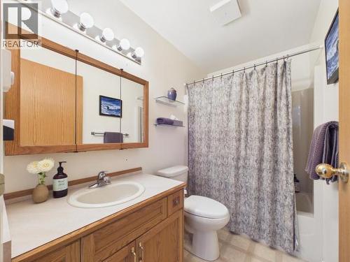 9350 Malaspina Rd, Powell River, BC - Indoor Photo Showing Bathroom
