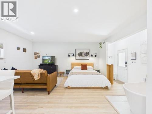 9350 Malaspina Rd, Powell River, BC - Indoor Photo Showing Bedroom