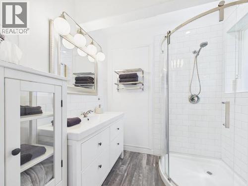 9350 Malaspina Rd, Powell River, BC - Indoor Photo Showing Bathroom