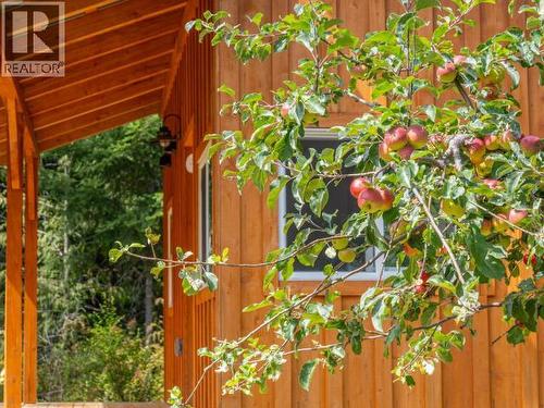 9350 Malaspina Rd, Powell River, BC - Outdoor