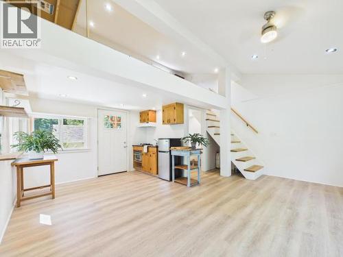 9350 Malaspina Rd, Powell River, BC - Indoor