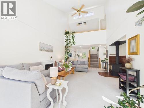 9350 Malaspina Rd, Powell River, BC - Indoor