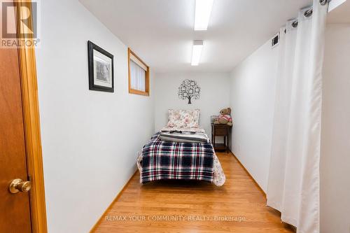 47 CAYUGA AVENUE , Toronto, Ontario M6N 2G2 5