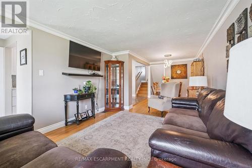 847 Doon Village Road, Kitchener, ON - Indoor Photo Showing Living Room