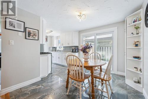 847 Doon Village Road, Kitchener, ON - Indoor Photo Showing Dining Room