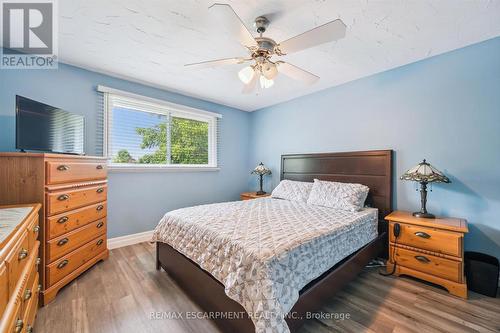847 Doon Village Road, Kitchener, ON - Indoor Photo Showing Bedroom