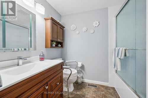 847 Doon Village Road, Kitchener, ON - Indoor Photo Showing Bathroom
